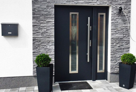 Puertas modernas de entrada de casa. Domadeco MX