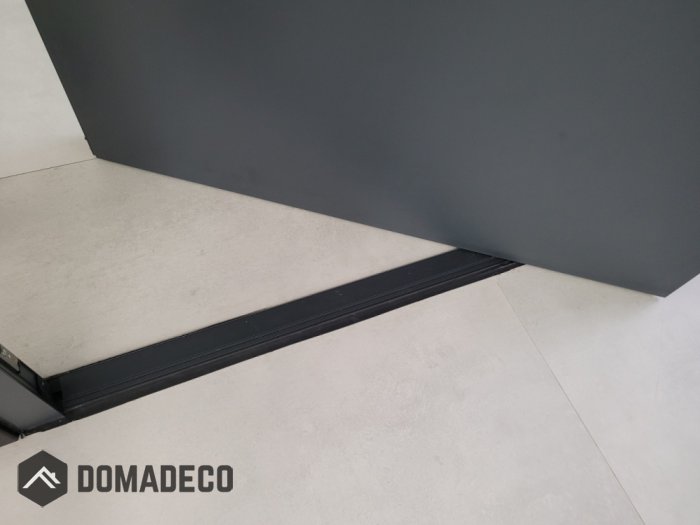 PIVOT V19 - Large thermally broken aluminum pivot door Domadeco